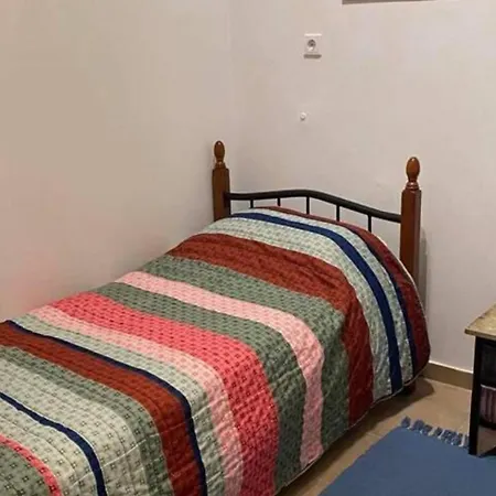 3 Bed - Sleeps 6 - Terrace - Sea View Myrties