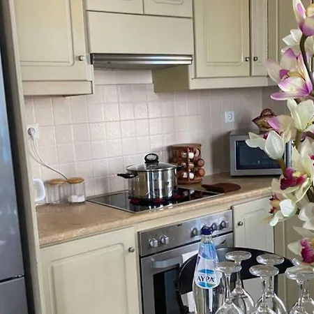 3 Bed - Sleeps 6 - Terrace - Sea View Myrties